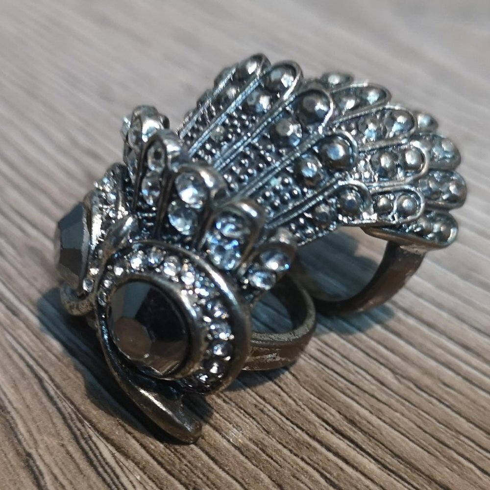 Stunning 80s vintage Victorian Rhinestone Owl-eye 3D2-ringed metal cocktail ring